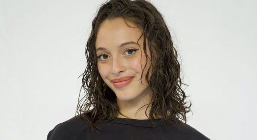 Amici 24, Rebecca “contesa” tra tre compagni interessati a lei si confida: “Ho paura di far loro del male” preview