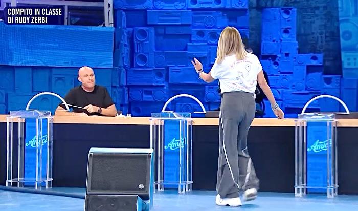 Amici 24, è scontro tra Anna Pettinelli e Rudy Zerbi: “Ma non ti vergogni?” preview