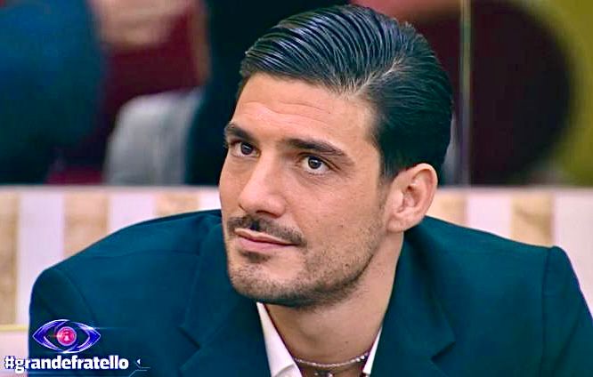 Grande Fratello, Spolverato fa un altro ‘scivolone’ e sui social impazza l’hashtag #FuoriLorenzo: squalifica in arrivo? preview