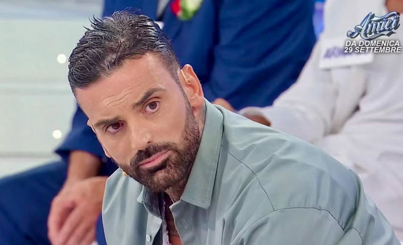 Uomini e Donne, Mario Cusitore svela un retroscena inedito sul suo passato sentimentale e spiega perché non cancellerà il tatuaggio per Ida Platano preview