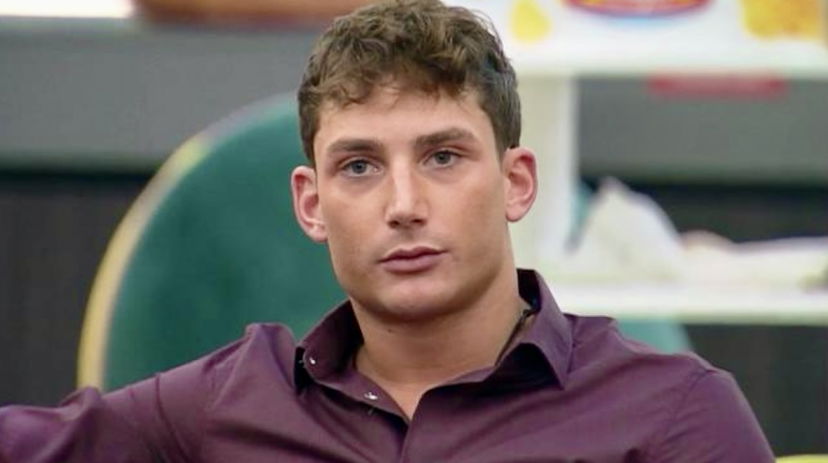 Grande Fratello, Tommaso continua a riportare informazioni dall’esterno: interviene il confessionale (Video) preview