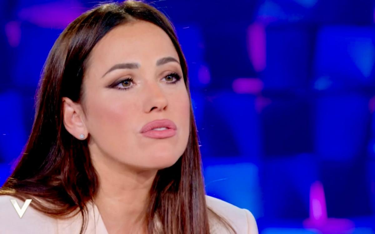 Teresanna Pugliese a Verissimo parla della sua infanzia difficile: “Mia mamma scappò di notte con 4 bambini, abbiamo vissuto con le suore”