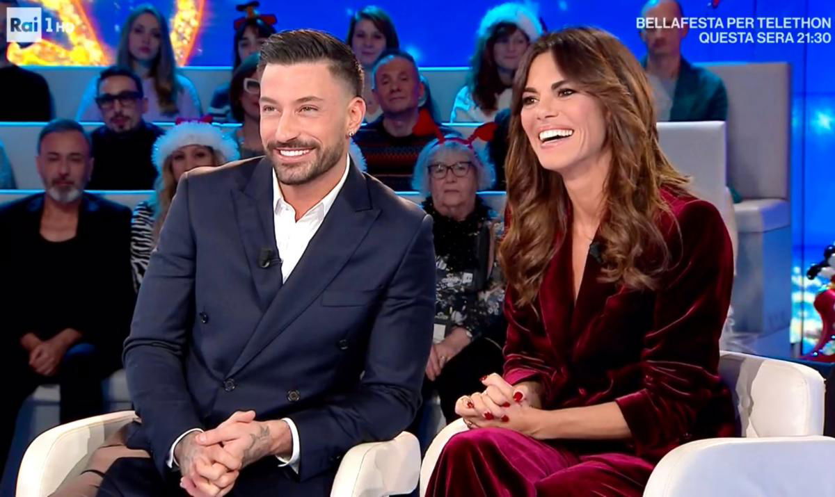 Bianca Guaccero svela che condurrà il PrimaFestival e poi parla dell’amore con Giovanni Pernice: “Lui già mi piaceva ma…” article-post