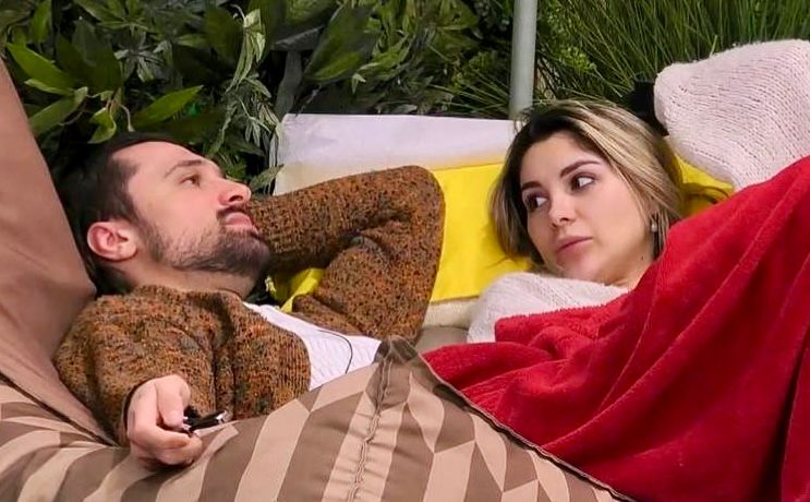 Grande Fratello, Chiara Cainelli lapidaria sugli altri inquilini: “Sono tutti un po’ teatrali, fa strano perché…” preview