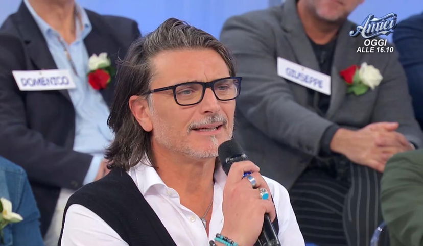 Uomini e Donne, Gaetano Biondi (arrivato oggi per conoscere Barbara De Santi) aveva già partecipato al programma: ecco com’era nel 2017 preview