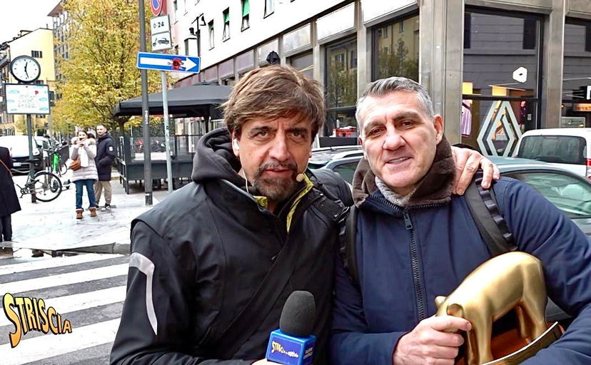 Bobo Vieri riceve il Tapiro d’Oro dopo l’intervista di Elisabetta Canalis a Belve e conferma: “Una volta da lei le ho prese” preview