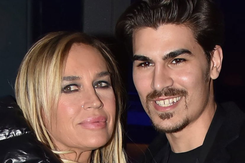 Lory del Santo parla del rapporto col fidanzato Marco Cucolo: “Il sess0? Ecco quante volte lo facciamo” preview