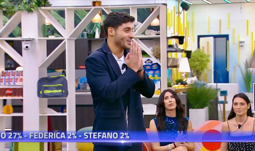 Grande Fratello, sedicesima puntata: Javier preferito dal pubblico, svelato il segreto di Helena e Lorenzo. I nominati sono… preview