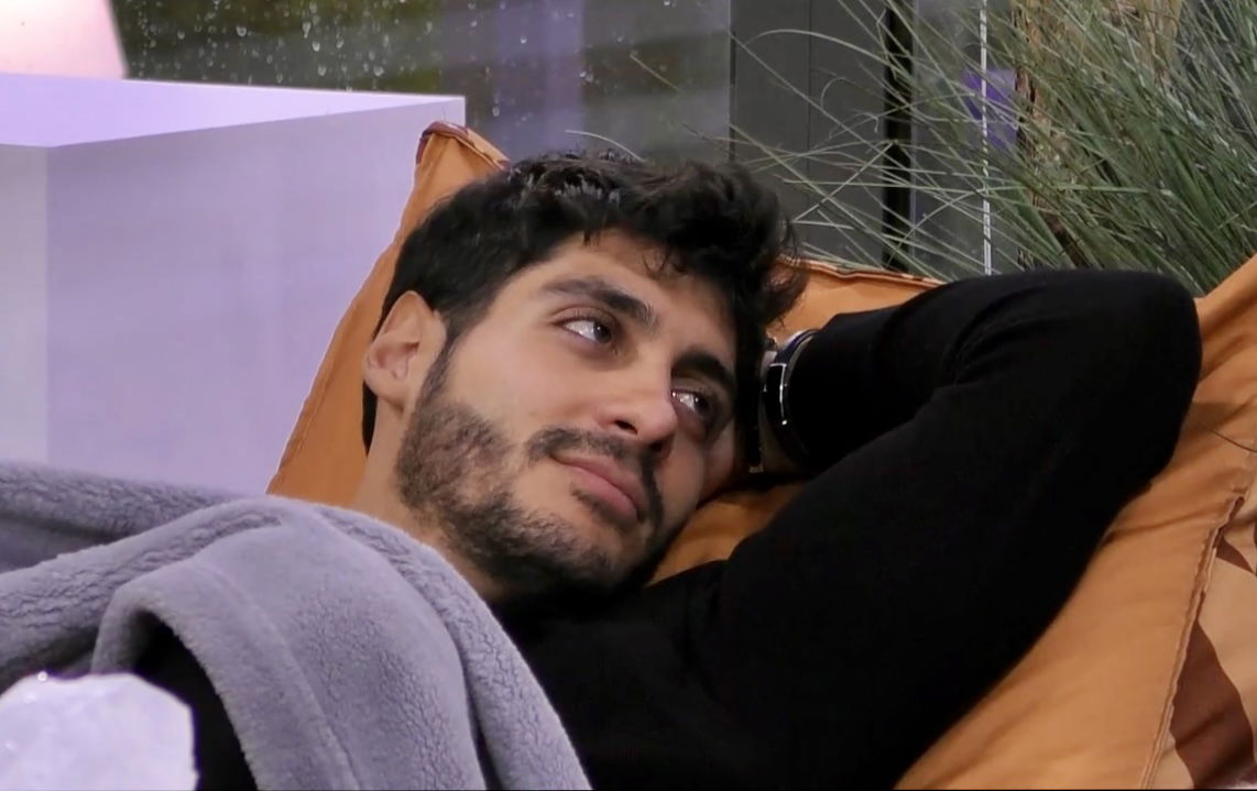 Grande Fratello, Javier interessato a Chiara Cainelli? Mariavittoria indaga: “Ti inizia un po’ a piacere?” article-post