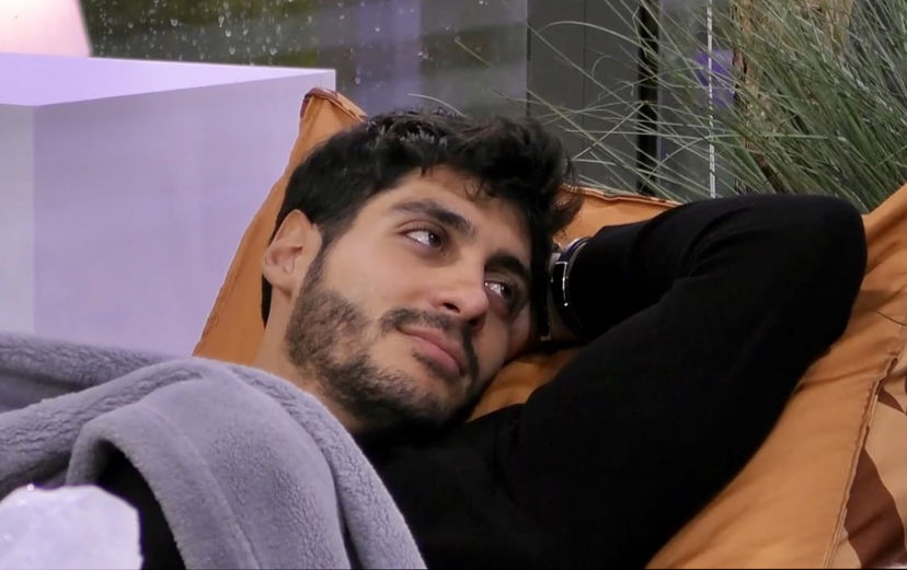 Grande Fratello, Javier interessato a Chiara Cainelli? Mariavittoria indaga: “Ti inizia un po’ a piacere?” preview