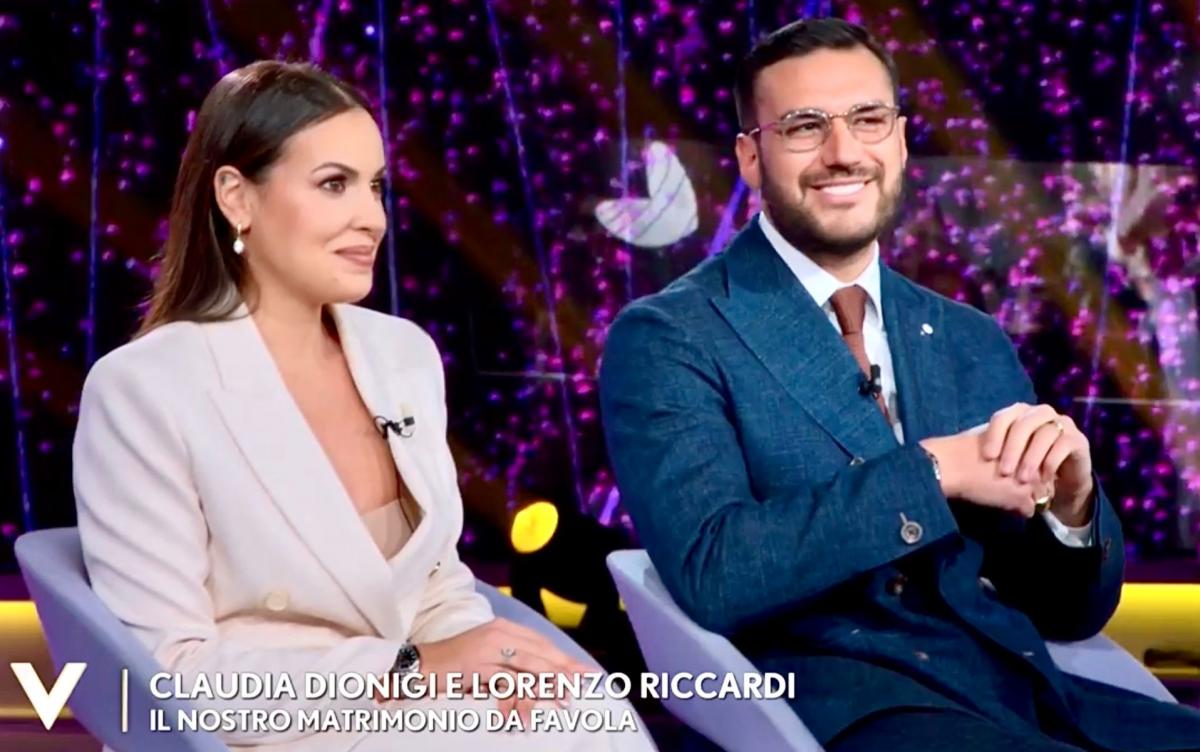 Verissimo, Claudia Dionigi svela cosa ha pensato quando ha visto Lorenzo Riccardi “piangere proprio tanto” il giorno del loro matrimonio