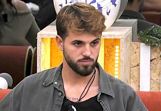 Grande Fratello, Alfonso D’Apice dichiara il proprio interesse ad una coinquilina: nuova coppia in arrivo? (Video) preview