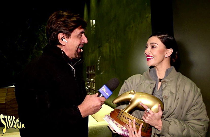 Striscia la Notizia, Tapiro d’Oro a Belen Rodriguez che rivela: “Con gli uomini ho chiuso, da adesso in poi divento lesbica” preview