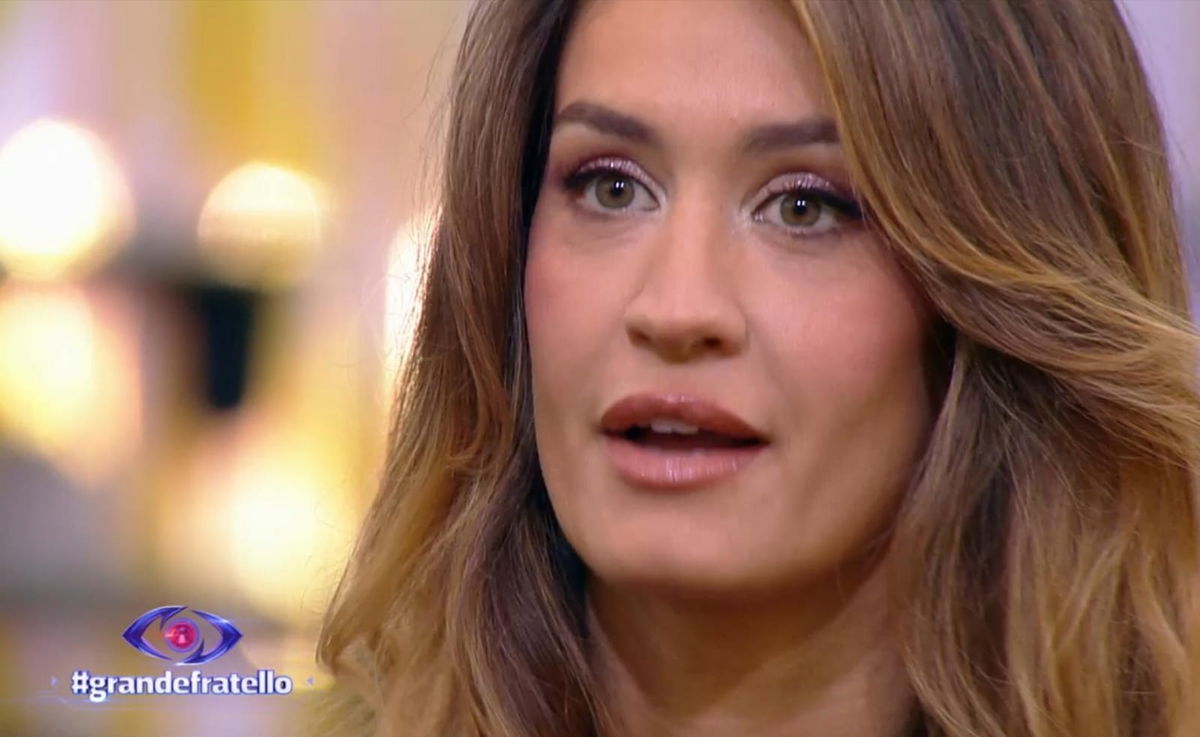 Grande Fratello, Helena Prestes lascia di nascosto un oggetto all’interno della Casa: il video virale article-post