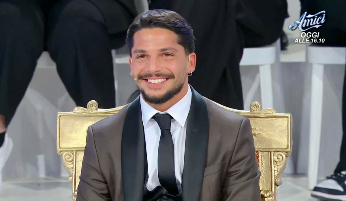Uomini e Donne, una delle corteggiatrici “scartate” da Gianmarco Steri dà alcune anticipazioni sui social: “Ha tenuto una bionda stupenda” article-post