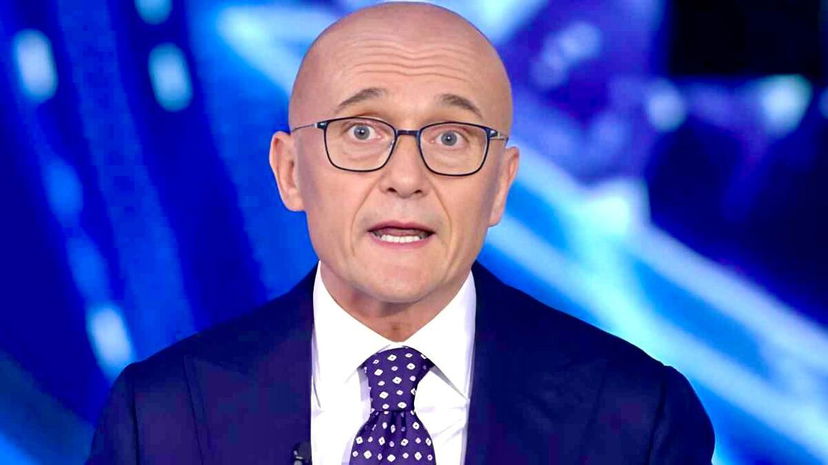 Alfonso Signorini svela come ha reagito quando ha scoperto che Simona Ventura avrebbe condotto il Grande Fratello: “Io ero stanco, ma…” preview