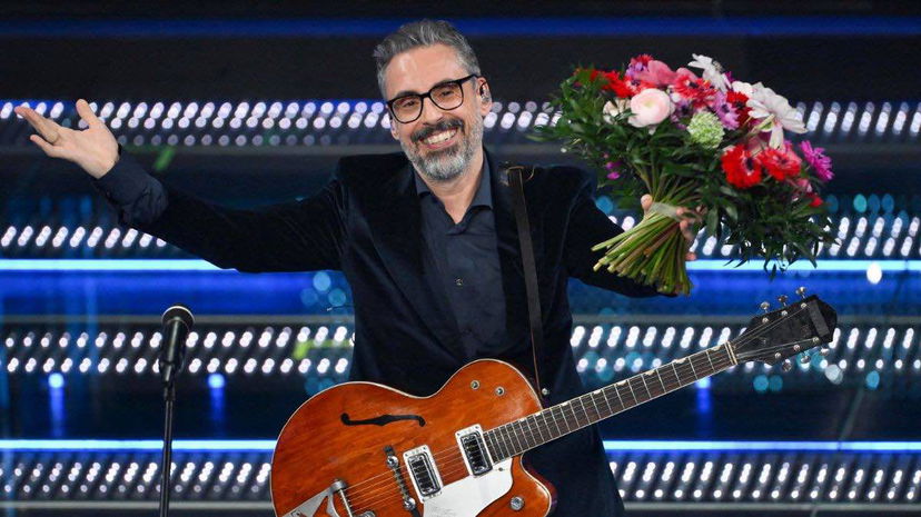 Brunori Sas svela che un Big di Sanremo 2025 non lo conosceva e l’aveva scambiato per un direttore d’orchestra: ecco di chi si tratta preview