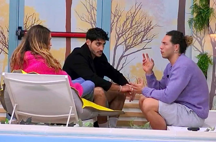 Grande Fratello, Giglio perplesso dopo l’avvicinamento tra Javier ed Helena: “Hai cambiato pensiero in 4 giorni, ci sei o ci fai?” preview