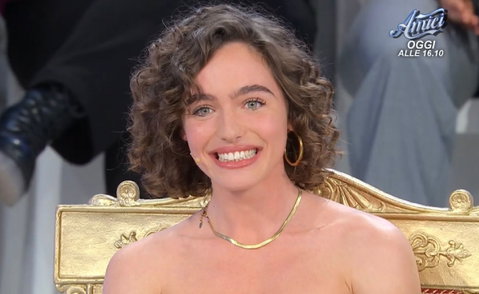 Uomini e Donne, Chiara Pompei confessa di essersi rifatta il seno: “Non è AI, sono io!” (Foto) preview