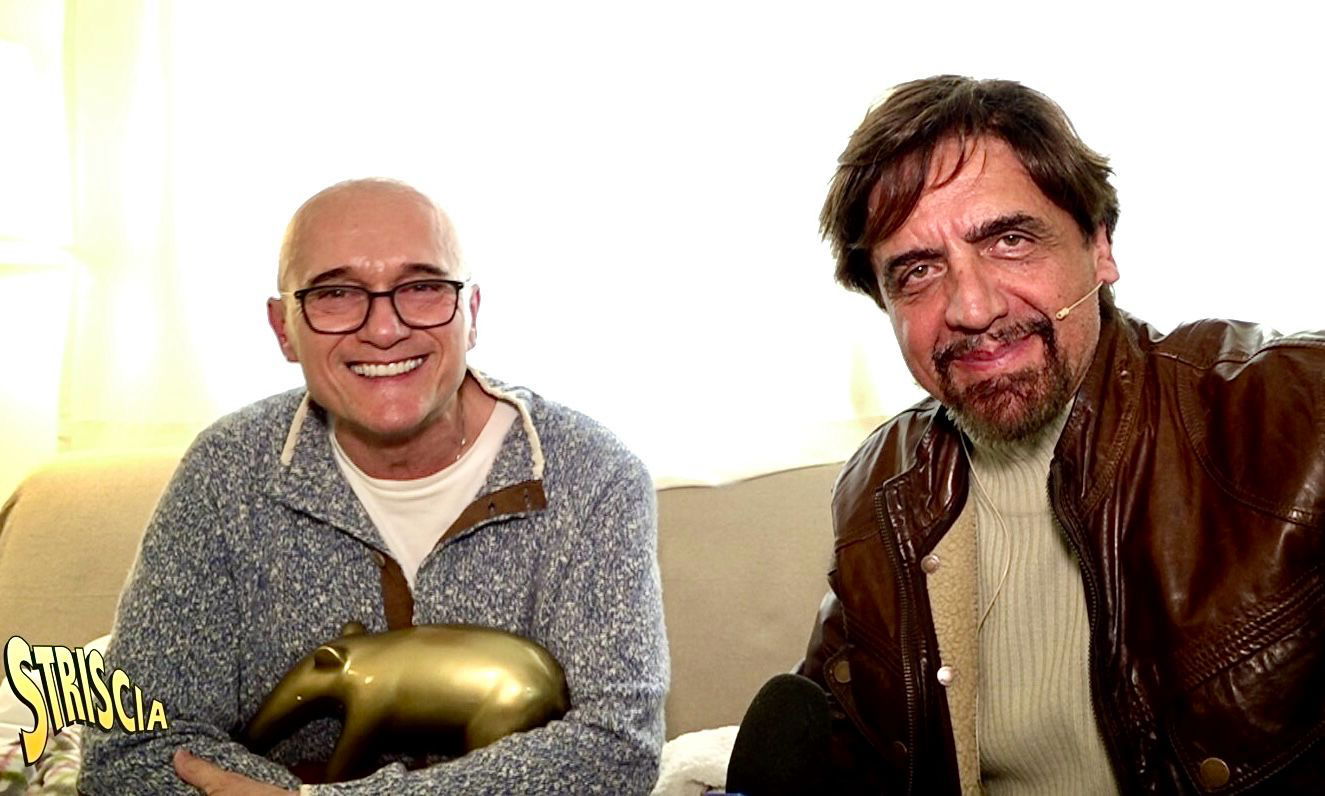 Alfonso Signorini riceve il Tapiro d’Oro: “Fandom tossici, vorrei escludere il voto social. Lorenzo Spolverato? L’avrei buttato fuori ma gli autori…”