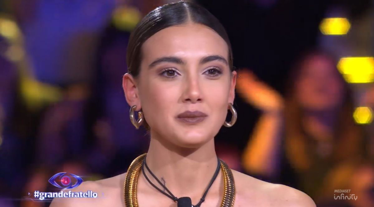 Grande Fratello, trentottesima puntata: Zeudi terza finalista, liti e faccia a faccia tra gli inquilini. I nominati sono… article-post