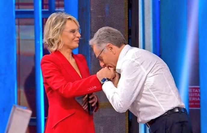 Maria De Filippi ospite di Avanti un altro invita Paolo Bonolis ad una puntata del Trono over di Uomini e Donne: la reazione del conduttore article-post