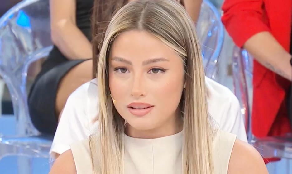 Uomini e Donne, lo sfogo di Liane Arias dopo essere stata eliminata da Gianmarco Steri: “Non sono arrabbiata ma…” article-post