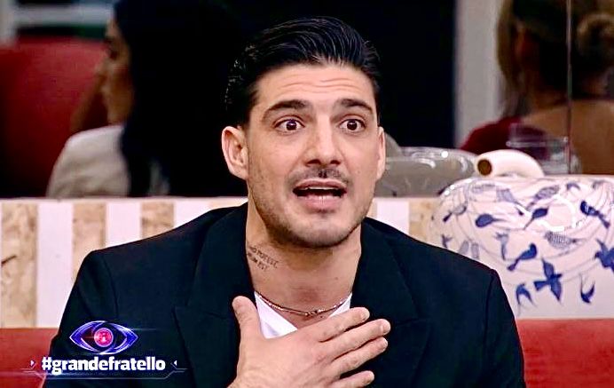 Grande Fratello, pugni alle porte e cazzotti al muro: nuove voci di squalifica per Lorenzo Spolverato article-post