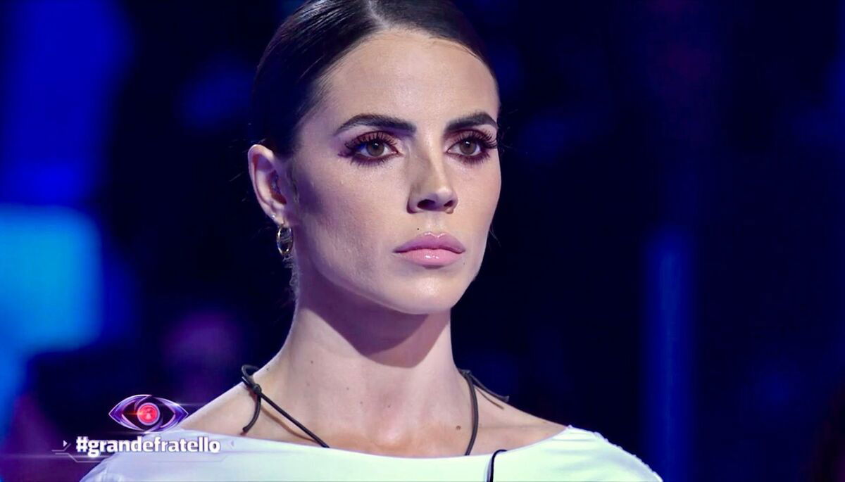 Grande Fratello, Shaila Gatta a nudo sui social: “Vorrei solo piangere tutto il giorno, sono confusa triste e depressa” article-post