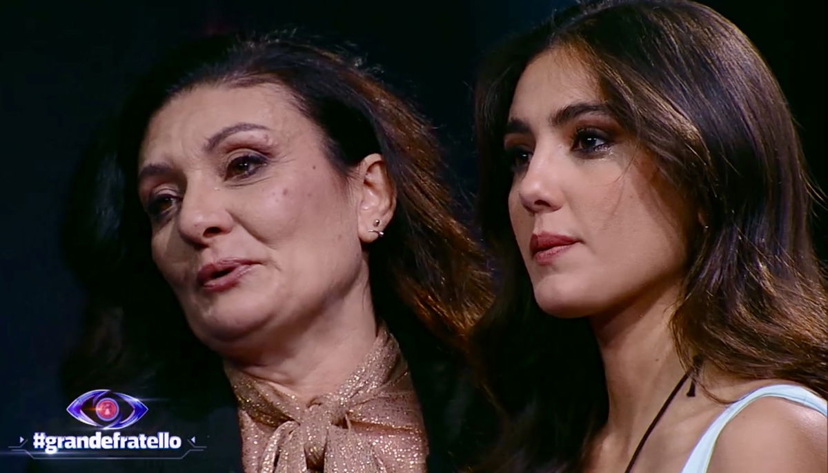 Grande Fratello, lo sfogo della mamma di Zeudi: “Subite minacce e calunnie, il mio nome accostato a quello di un clan mafioso” article-post