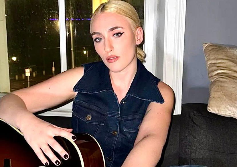 Amici, Mara Sattei si sposa: la proposta di matrimonio durante il party per il suo compleanno (Foto) preview