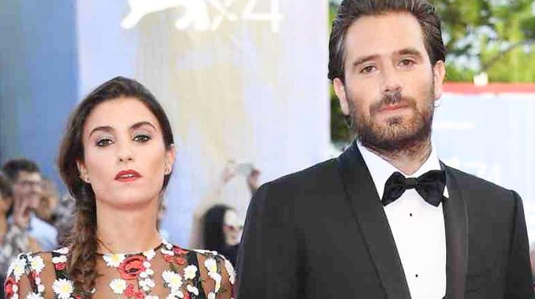 Tommaso Paradiso è diventato papà, la compagna ha dato alla luce una bimba: “Benvenuta in questo pazzo mondo!” article-post