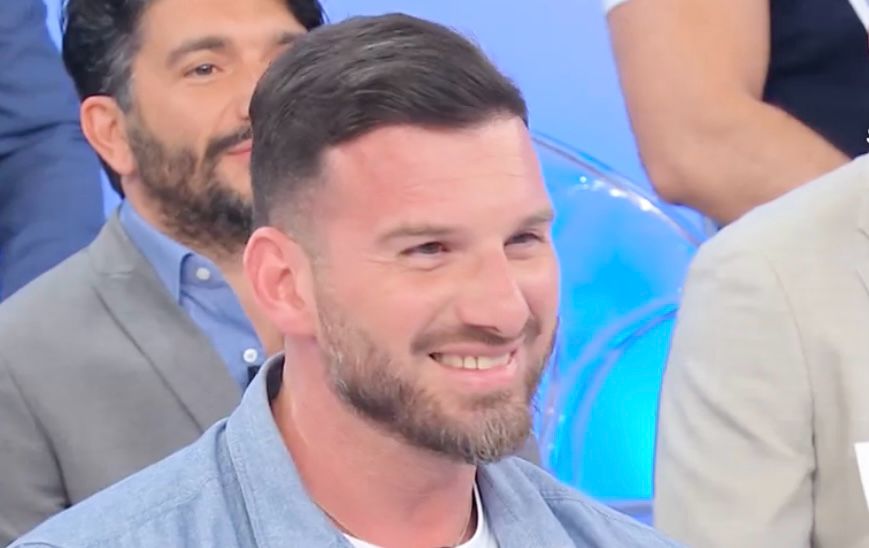 Uomini e Donne, Damiano spiega perché ha deciso di lasciare il parterre e lancia una stoccata ad una dama: “Per lei stare lì è un lavoro” article-post