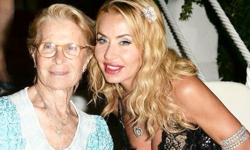 Valeria Marini sulla lite con la madre Gianna: “Mi ha detto cose irripetibili” article-post