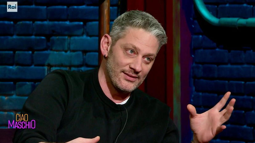 Ciao Maschio, Edoardo Tavassi racconta quando sono nati i suoi attacchi di panico: “Da là sono stato traumatizzato!” preview