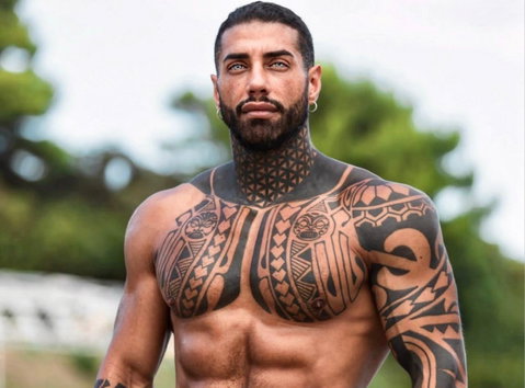 Francesco Chiofalo dopo aver fatto il tatuaggio istantaneo svela: “Finora non era mai successo che…” preview