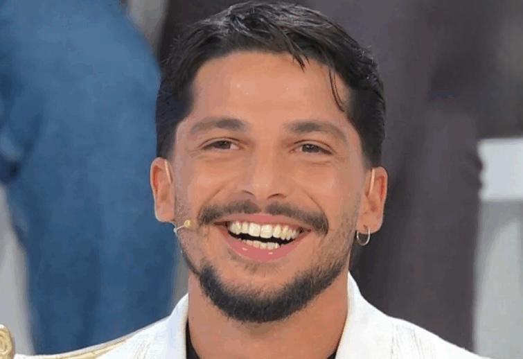 Uomini e Donne, prima foto di Gianmarco Steri insieme alla sua scelta ed ecco il regalo che le avrebbe fatto article-post