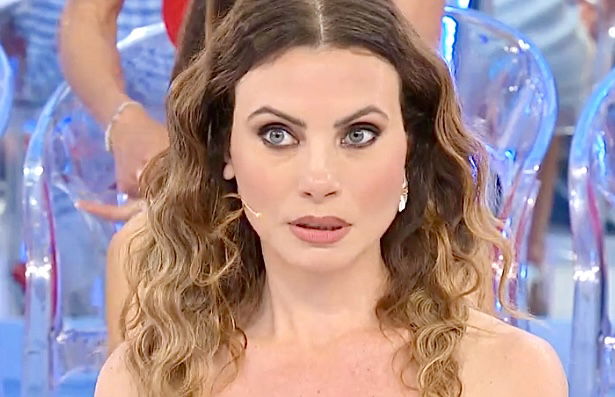 Agnese De Pasquale si sfoga sui social dopo ciò che le è successo a Uomini e Donne: “Di fronte a persone che mi feriscono io…” article-post