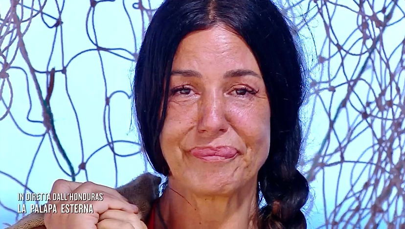 Isola 19, quarta puntata: eliminata Alessia Fabiani (che rifiuta di rimanere sull’Ultima Spiaggia), Carly Tommasini si ritira per motivi di salute. I nominati sono… preview
