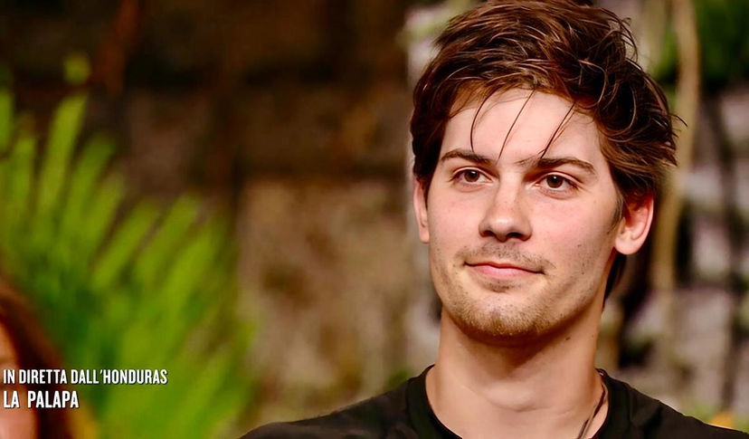 Isola 19, Lorenzo Tano svela un curioso retroscena su un altro concorrente: “Aveva un granchio nell’intimo” preview