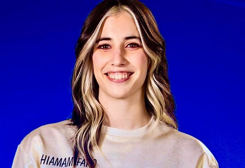 Amici 24, un fan mette in vendita la maglia del serale di Chiamamifaro: la reazione della cantante preview