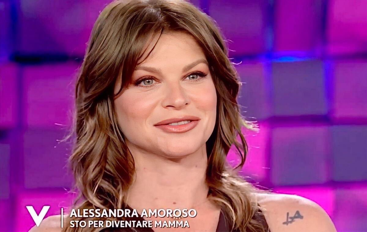 Verissimo, Alessandra Amoroso racconta a quale cantante italiana ha svelato di essere incinta ancora prima di dirlo ai suoi genitori article-post