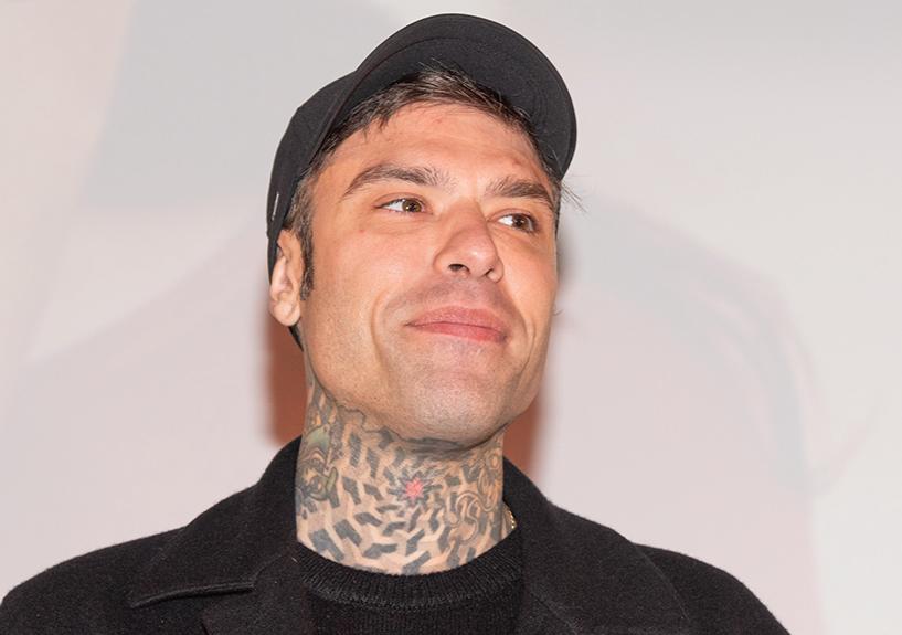 Fedez fa chiarezza sulle voci di flirt con Clara e parla della gestione di Leone e Vittoria: “Mi piange il cuore” article-post