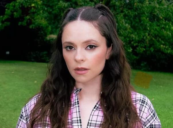 Francesca Michielin sbotta sui social dopo un “sei troppo giovane per mettere su kg!”: la replica piccata della cantante a un utente article-post