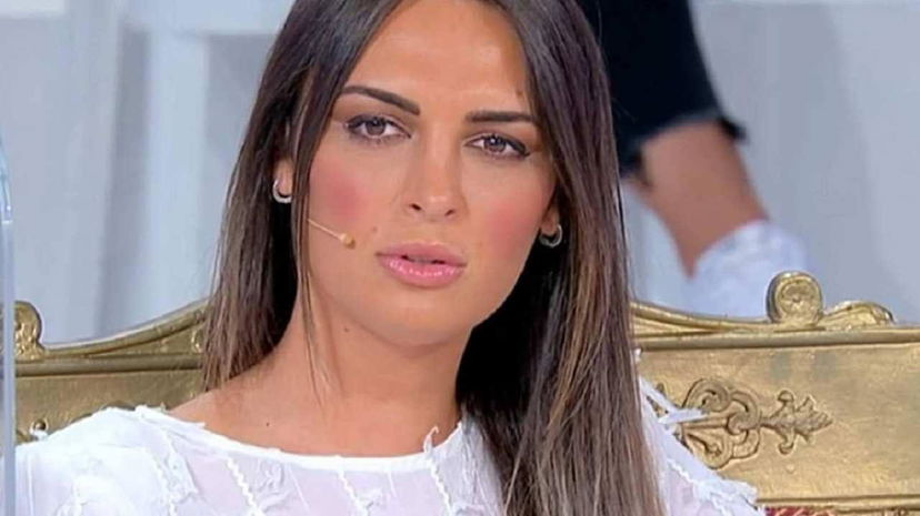 Uomini e Donne, Andrea Nicole Conte fa il botox e mostra le immagini del prima e del dopo (Foto) preview
