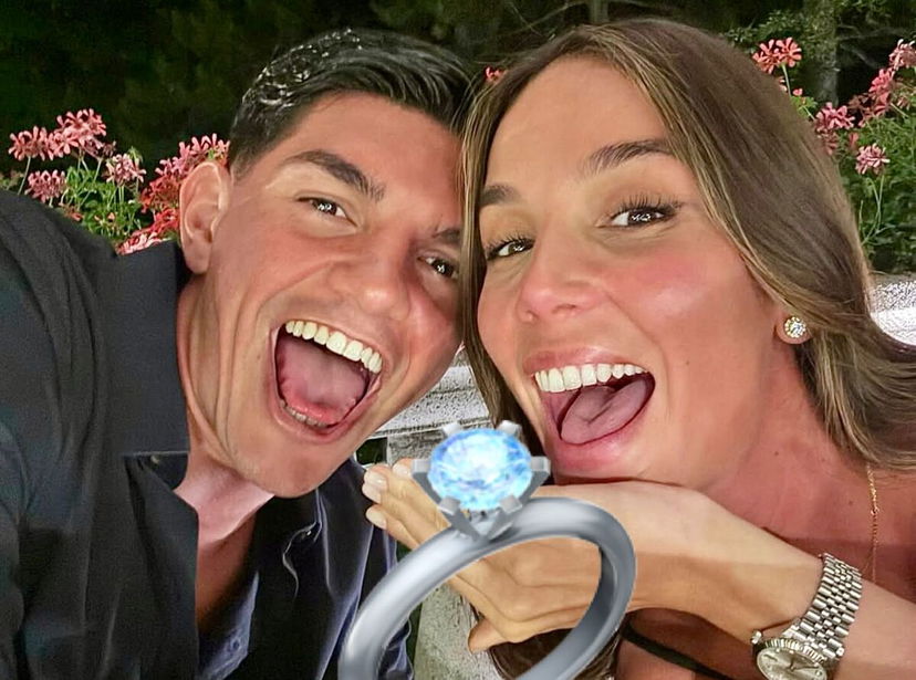 Paola Di Benedetto si sposa: la foto del (meraviglioso) anello con cui Raoul Bellanova le ha fatto la proposta preview