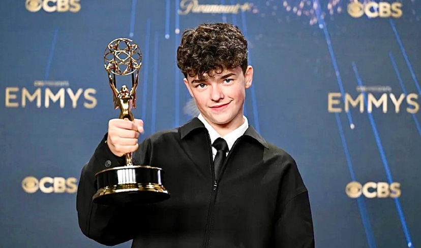 Emmy Awards 2025, trionfo per Adolescence, il 15enne Owen Cooper conquista un record. Tutti i vincitori e i look della serata preview