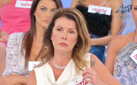 Uomini e Donne, Cinzia Paolini reagisce alle critiche ricevute dopo le ultime puntate ed intanto ecco il video che scatenerà nuove polemiche preview