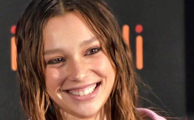 Amici, Sarah Toscano chiede alla mamma un parere sul suo nuovo album e la loro conversazione su WhatsApp diventa virale preview