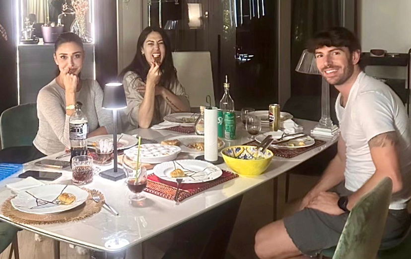 Belen Rodriguez a cena con sua sorella Cecilia e Ignazio Moser: la foto che conferma la ritrovata serenità preview